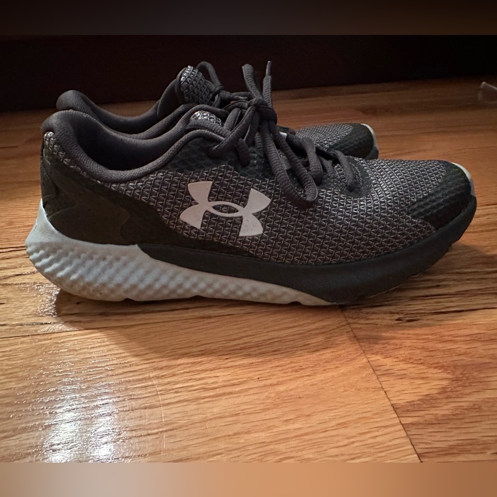 Womens under armour shoes size 7.5